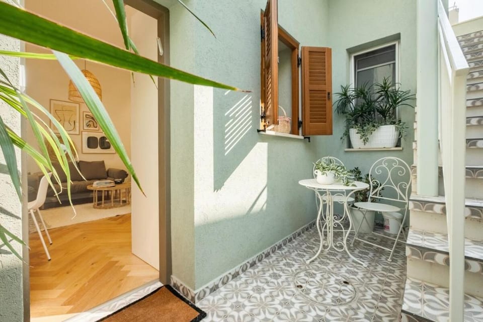 Boutique Twin Apts - Short Walk to Sea & Market Apartment in Tel Aviv-Yafo