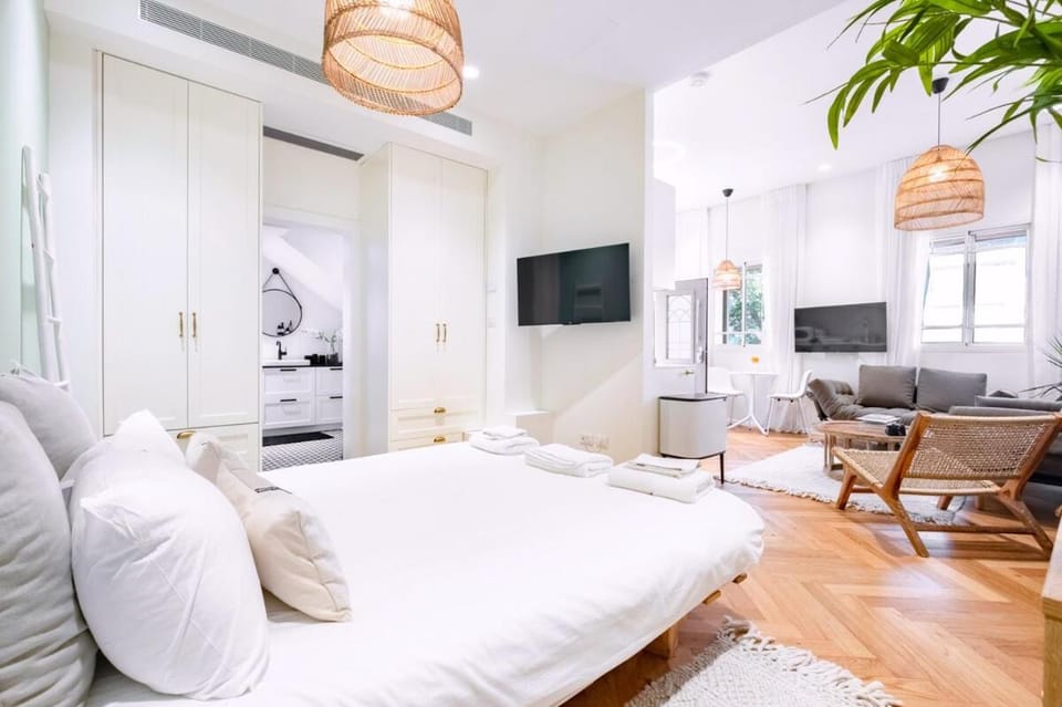 Boutique Twin Apts - Short Walk to Sea & Market Apartment in Tel Aviv-Yafo