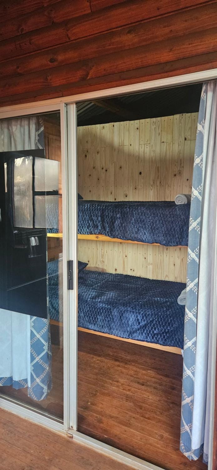 Bedroom, bunk bed