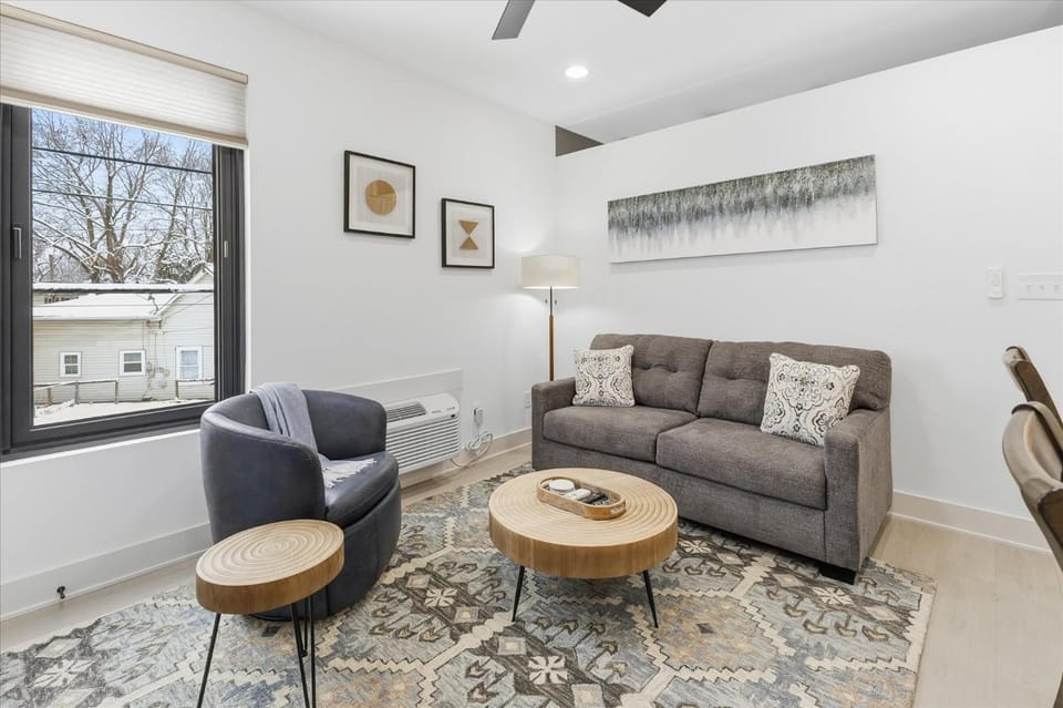 Cozy Carriage House minutes away from Downtown Apartment in Indianapolis