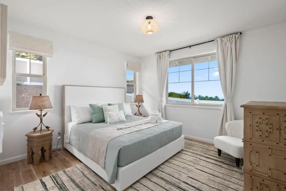 Marbella Lane - Serene & Lovely MT Ocean Views House in Makaha Valley