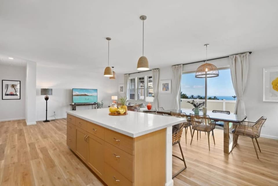 Marbella Lane - Serene & Lovely MT Ocean Views House in Makaha Valley