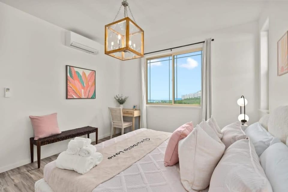 Marbella Lane - 3BR w amazing MT and Ocean Vistas House in Makaha Valley