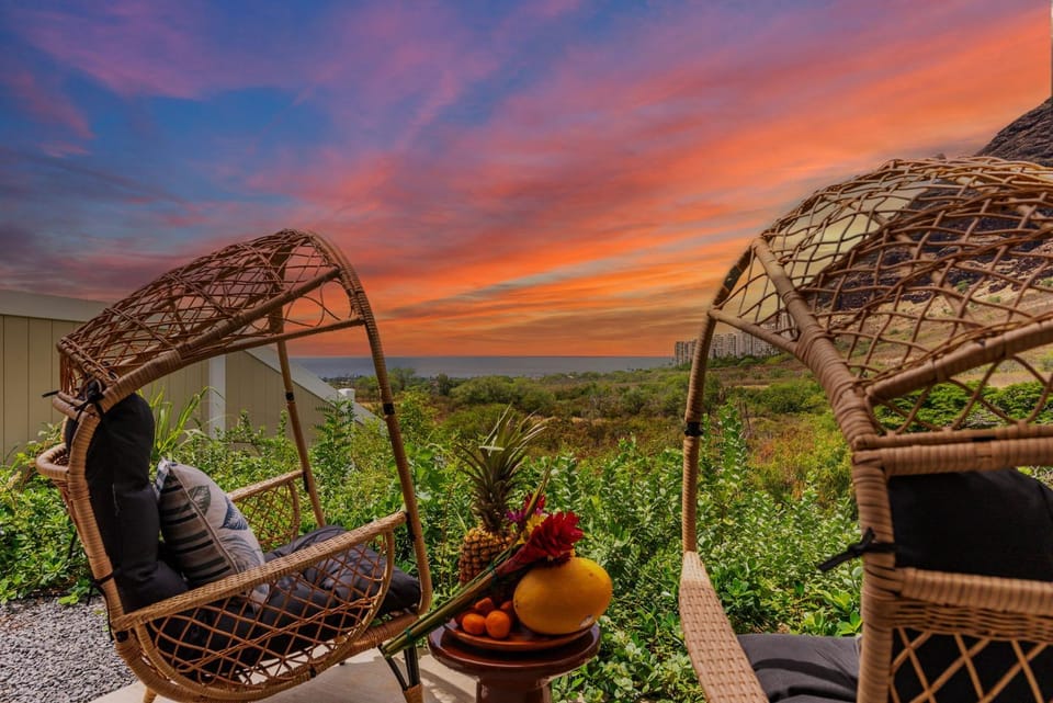 Marbella Lane - 3BR w amazing MT and Ocean Vistas House in Makaha Valley