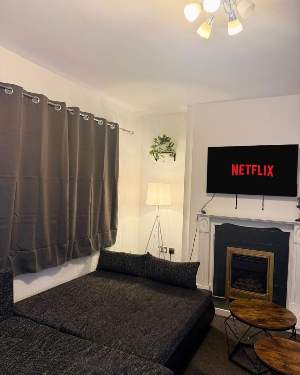 Communal lounge/ TV room, TV and multimedia, Living room, Evening entertainment