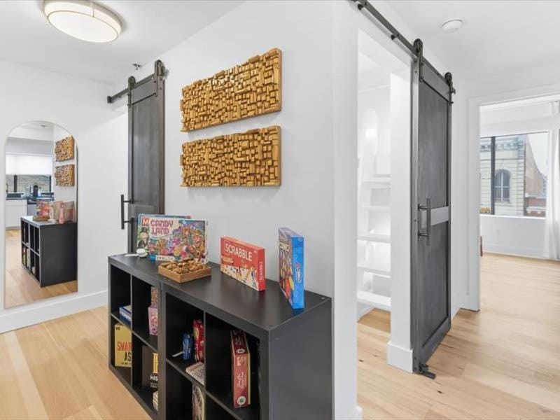 Corner Flat off Meridian - Walk Anywhere Downtown Apartment in Indianapolis