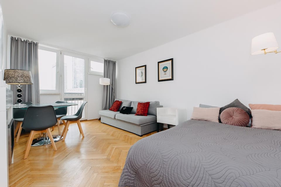 V Ajax Rondo ONZ Apartment in Warsaw