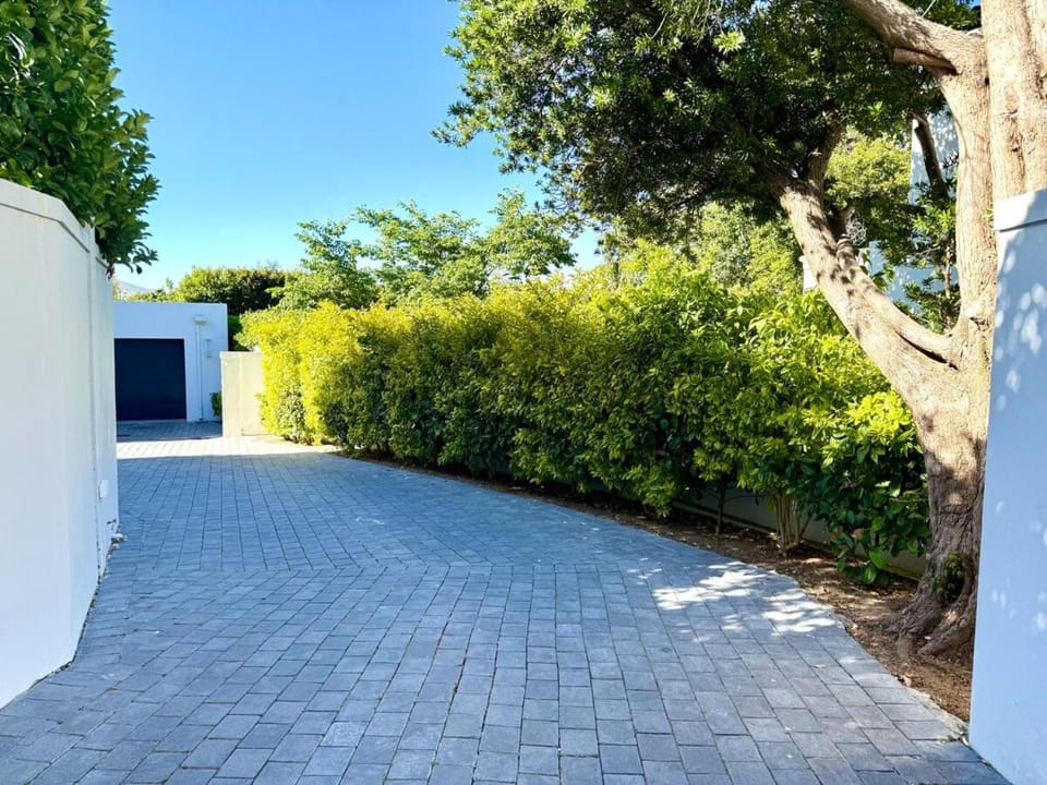 Chic boutique home with a pool and well furnished House in Cape Town