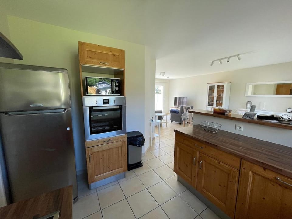 Coffee/tea facilities, Kitchen or kitchenette, dishwasher, oven, stove, toaster