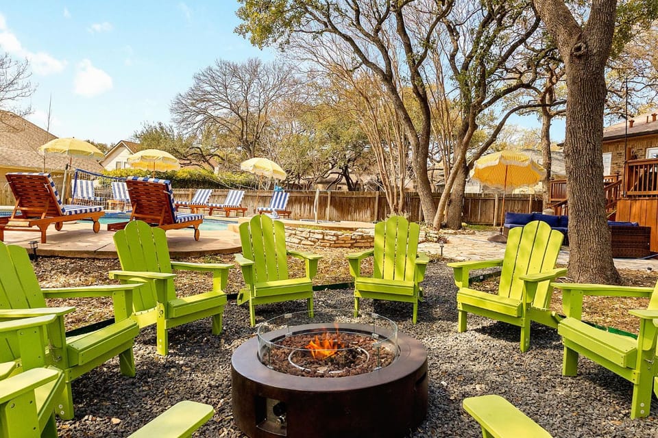 HeatedPool-PickleBall-Basktball-Golf-FirePit-Games House in San Antonio