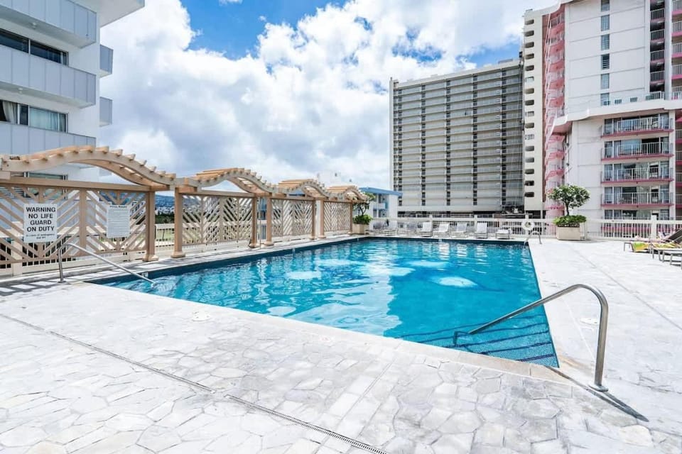 Marbella Lane - Stylish Island Stay w City Views Apartment in Honolulu