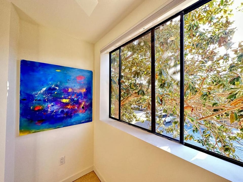 The Gallery Spacious 2BD 2BA with Two King Beds Apartment in Santa Monica