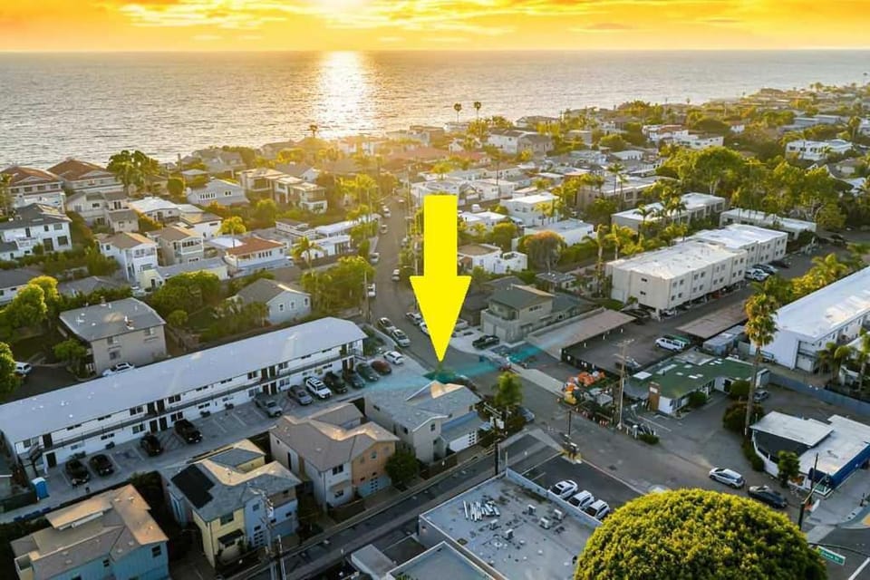 Walk to Beach Luxury Home Walk to Restaurants villa House in Leucadia