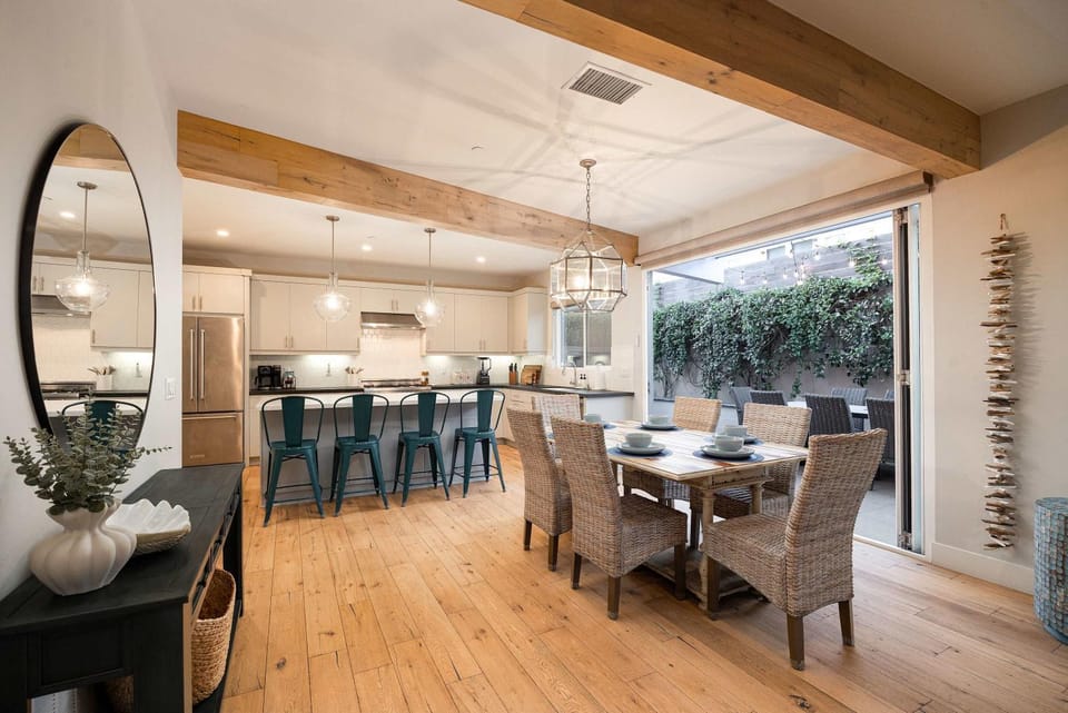 Walk to Beach Luxury Home Walk to Restaurants villa House in Leucadia