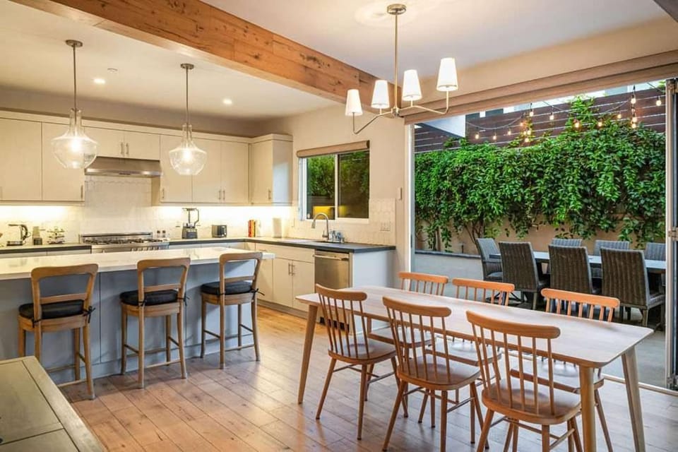 Walk to Beach Luxury Home Walk to Restaurants villa House in Leucadia