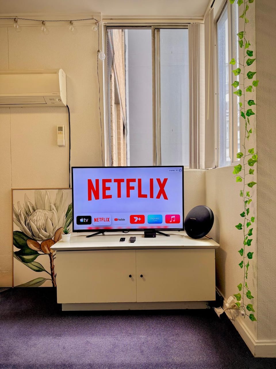 TV and multimedia, Living room, Evening entertainment