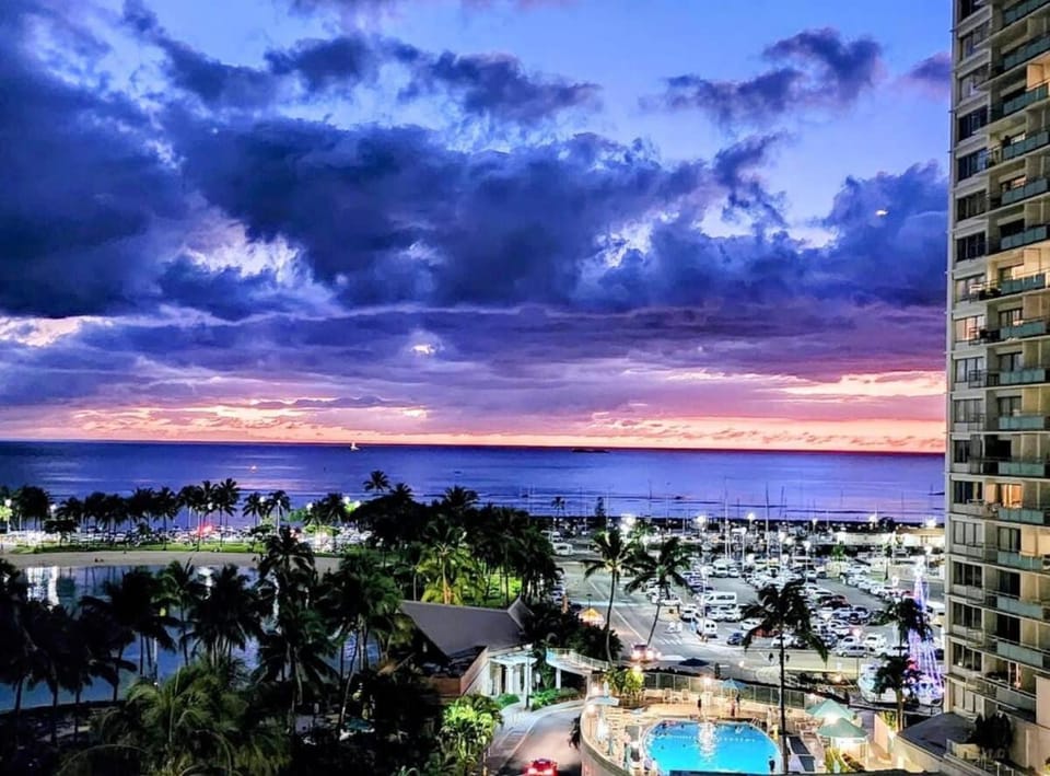 Marbella Lane - Cozy 2BR w Amazing Ocean Views Apartment in Honolulu