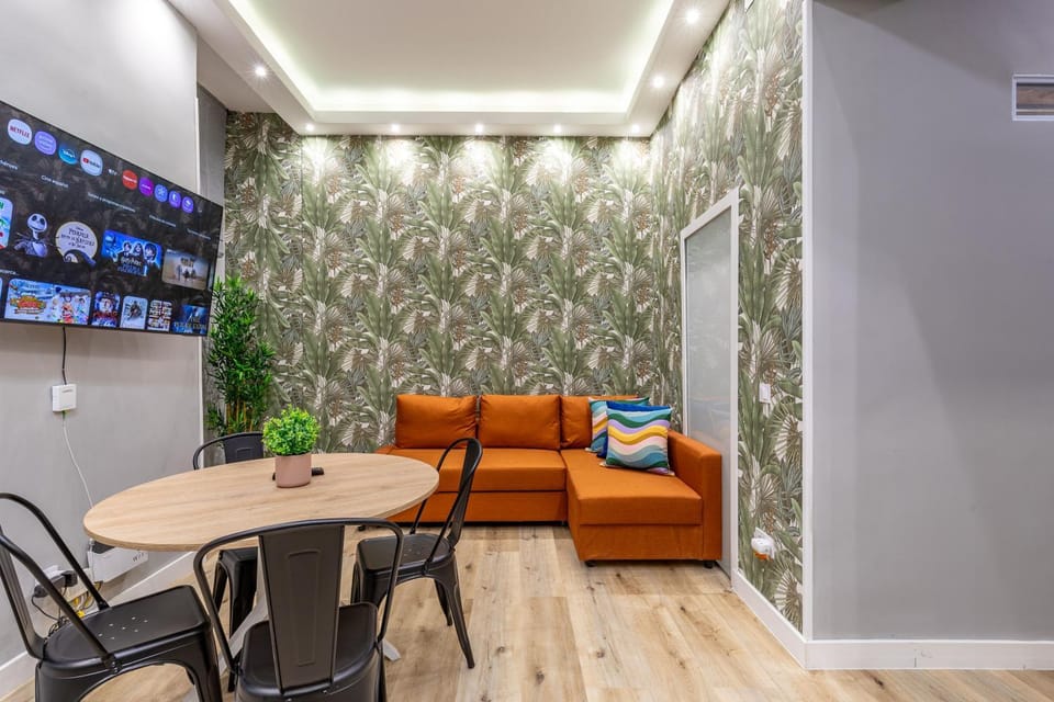 TV and multimedia, Living room, Seating area, Dining area