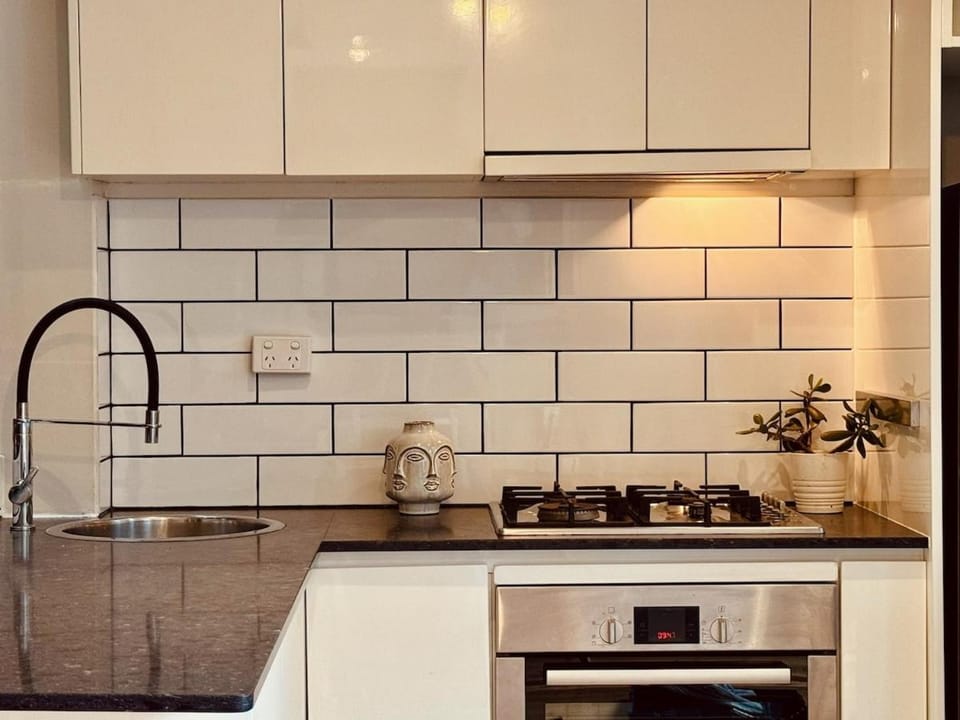 Quiet, light-filled laneway retreat, Surry Hills House in Surry Hills