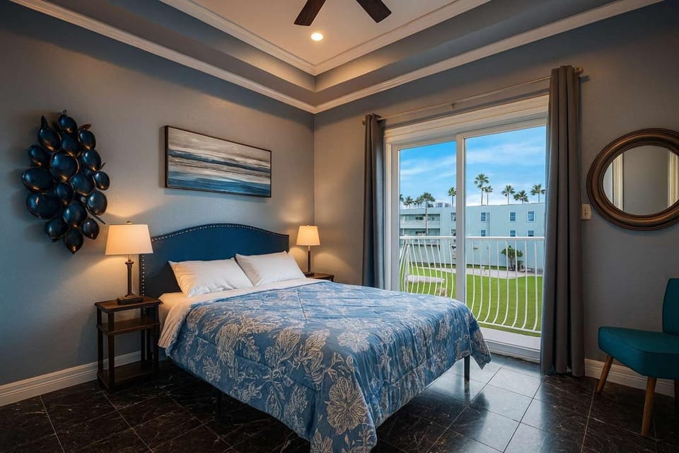 100 Steps to Beach Great Value Pool apts Apartment in South Padre Island