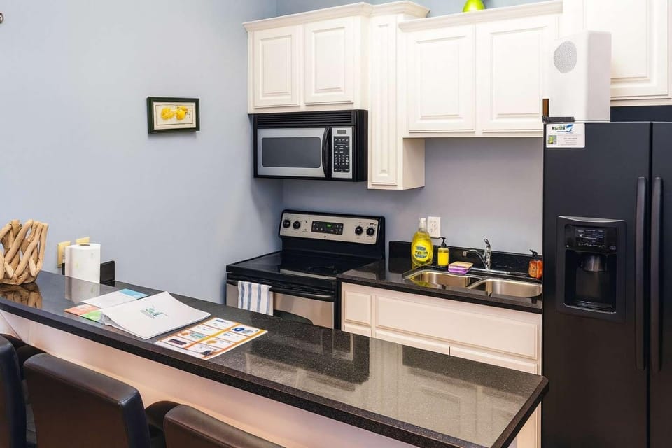 100 Steps to Beach Great Value Pool apts Apartment in South Padre Island