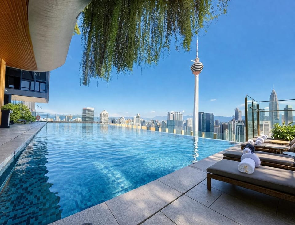 Property building, Patio, Day, City view, Pool view, Swimming pool, Swimming pool, sunbed