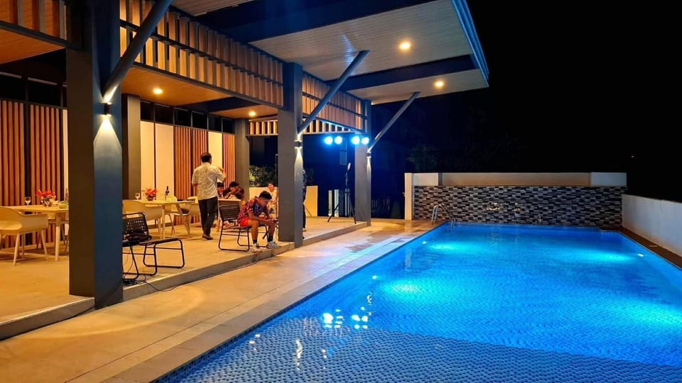 Night, Pool view, Swimming pool, sunbed