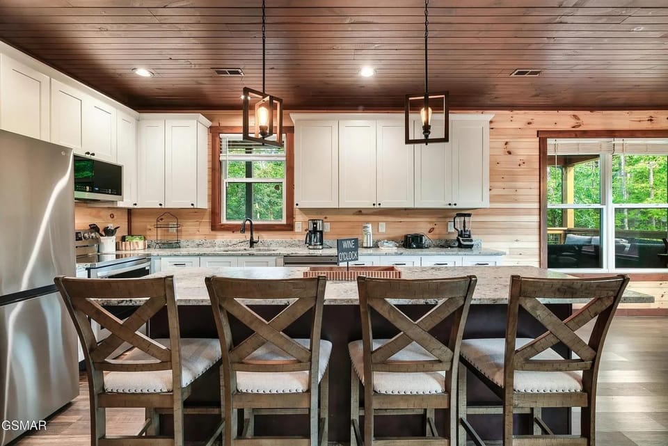 Dining area, kitchen