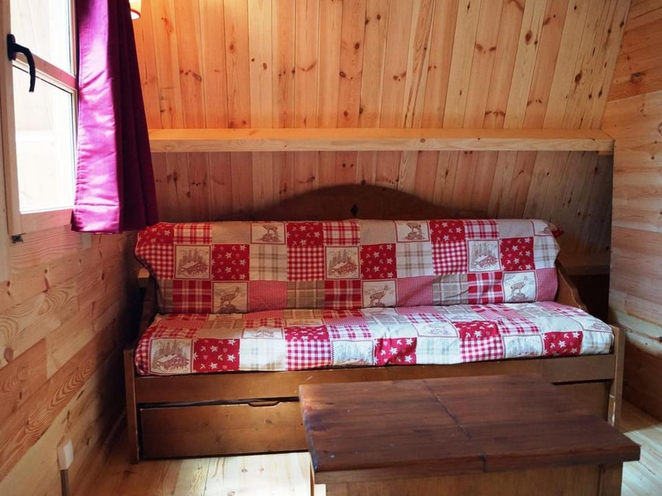 Tipi avec Terrasse pour 4 pers, Saint-Sorlin-d'Arves - API-1-52-1302 Campground/ 
RV Resort in Saint-Sorlin-d'Arves