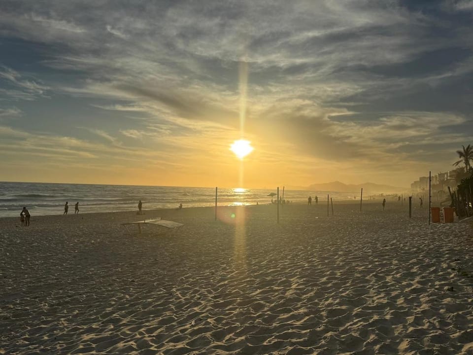 Casa Beira-Mar Barra | Churrasqueira & Conforto House in Rio de Janeiro