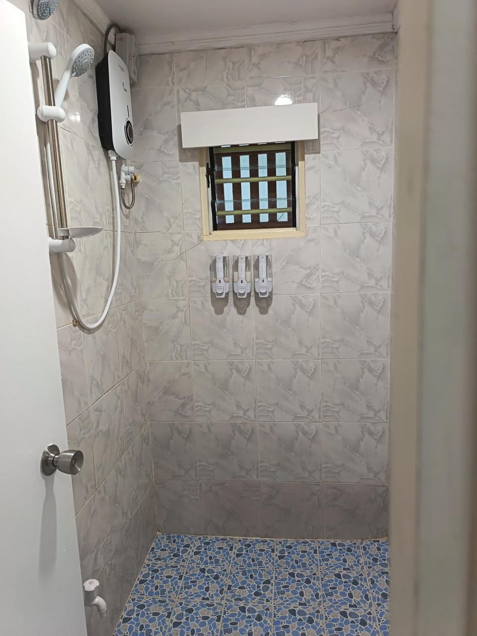 LG Palms Apartment in Baravi