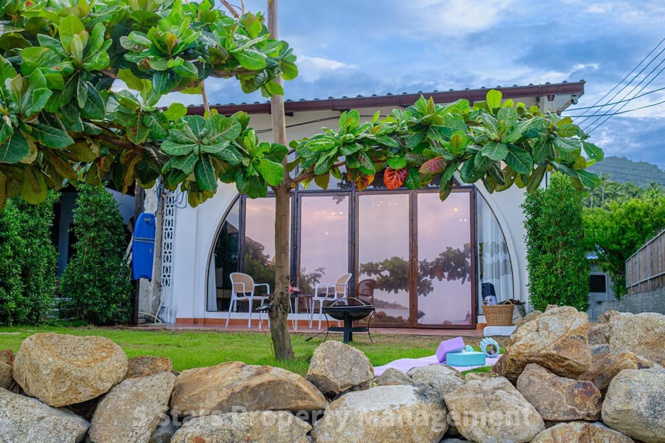 Serenity Sands Villa, Beachfront and Mountain View House in Ko Pha-ngan Sub-district