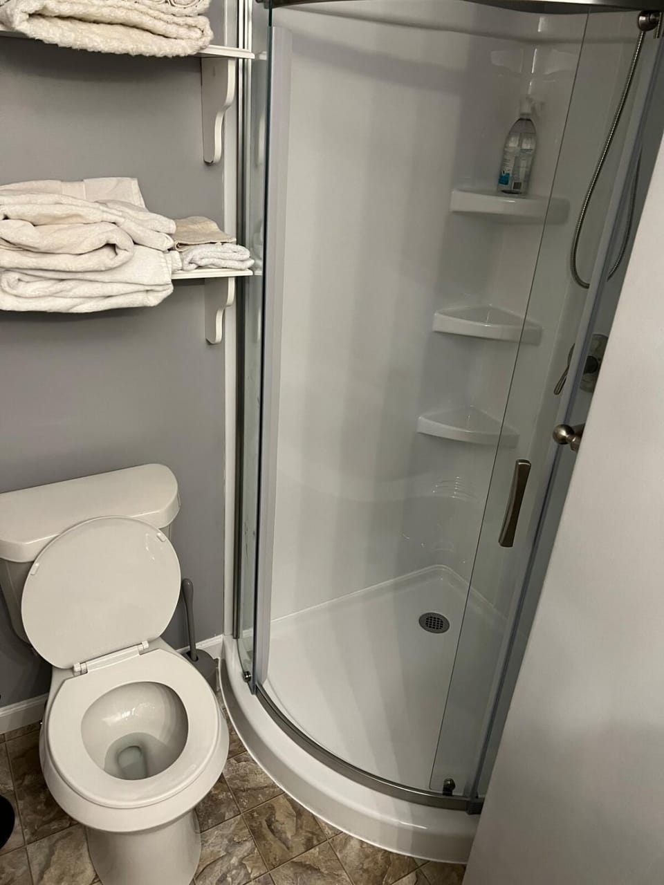 TripH - townhouse, EV charger, off street parking Apartment in Pittsburgh