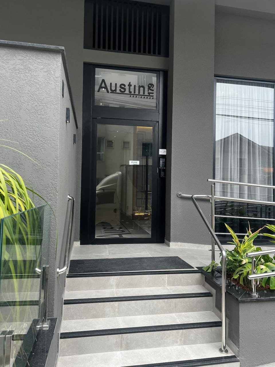 Facade/entrance