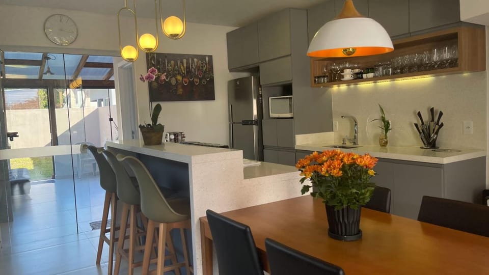 Casa 2 andares 2 suítes Vacation rental in Florianopolis