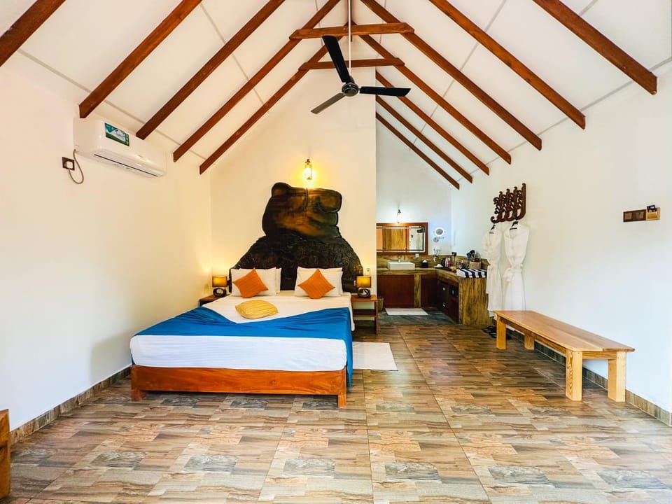 Bed, Photo of the whole room, Dining area, Bedroom, fireplace, towels, air conditioner