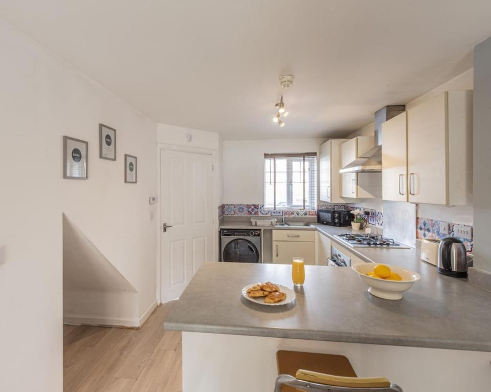 Entire 2-bed house in Stoke-on-trent Apartment in Newcastle-under-Lyme