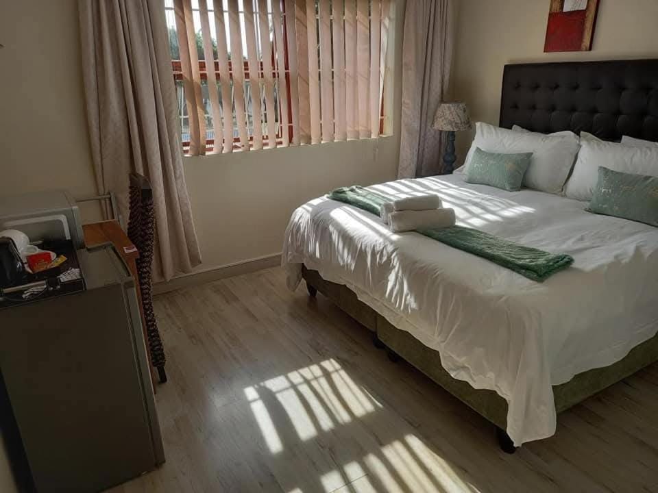 IMS Guesthouse in Summestrand Bed and Breakfast in Port Elizabeth