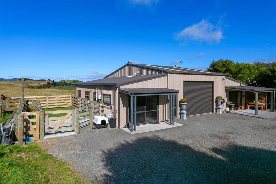 The Stables Lake and Country Retreat House in Taupo