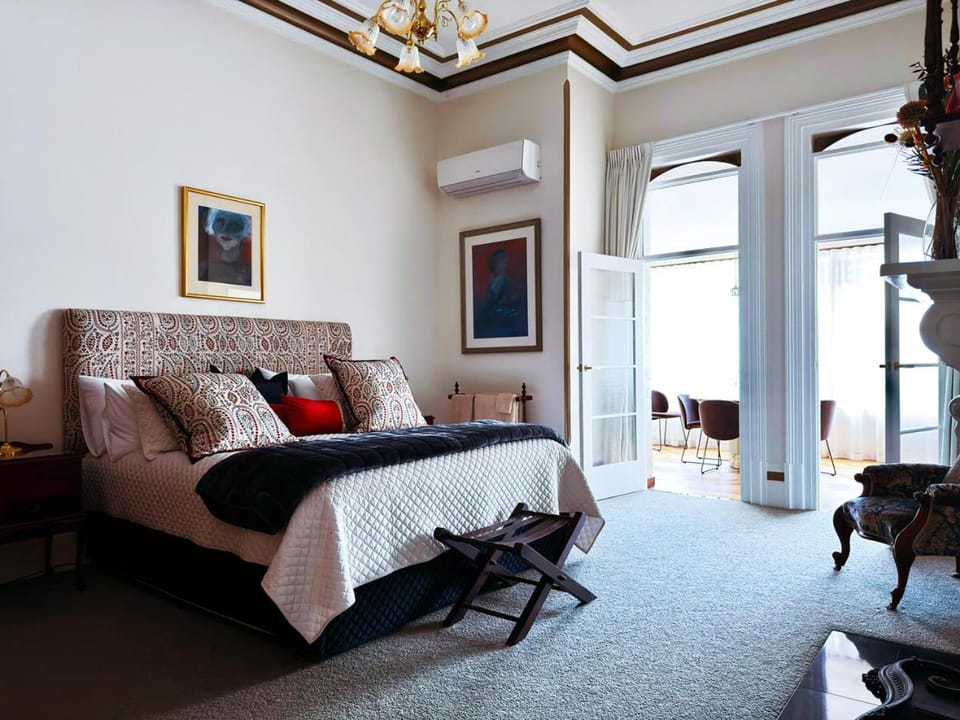 Bed, Bedroom, air conditioner