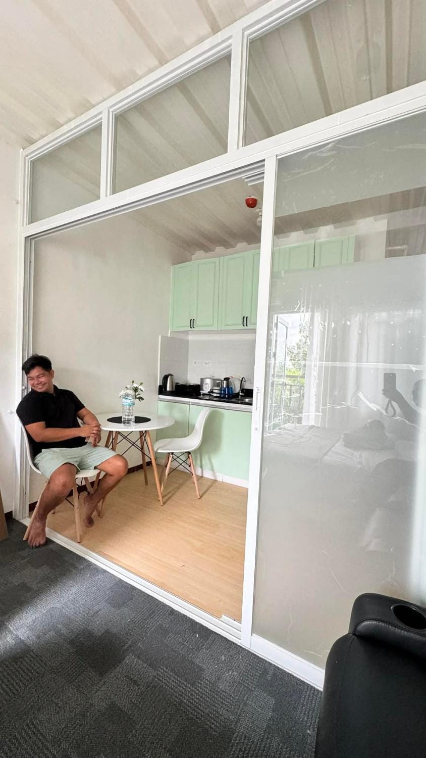 Kassel homestay with Netflix Apartment in Paranaque
