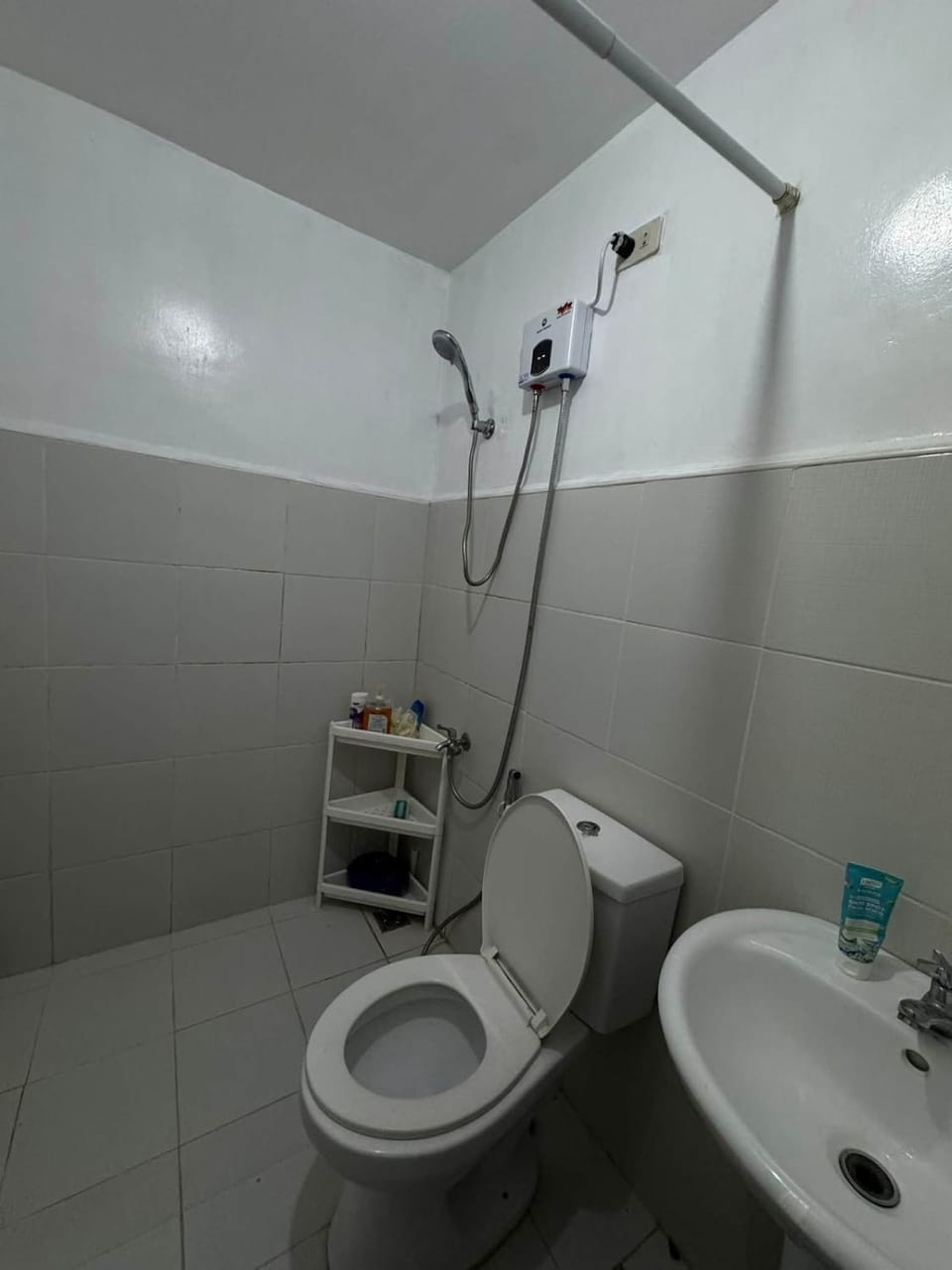 Kassel homestay with Netflix Apartment in Paranaque