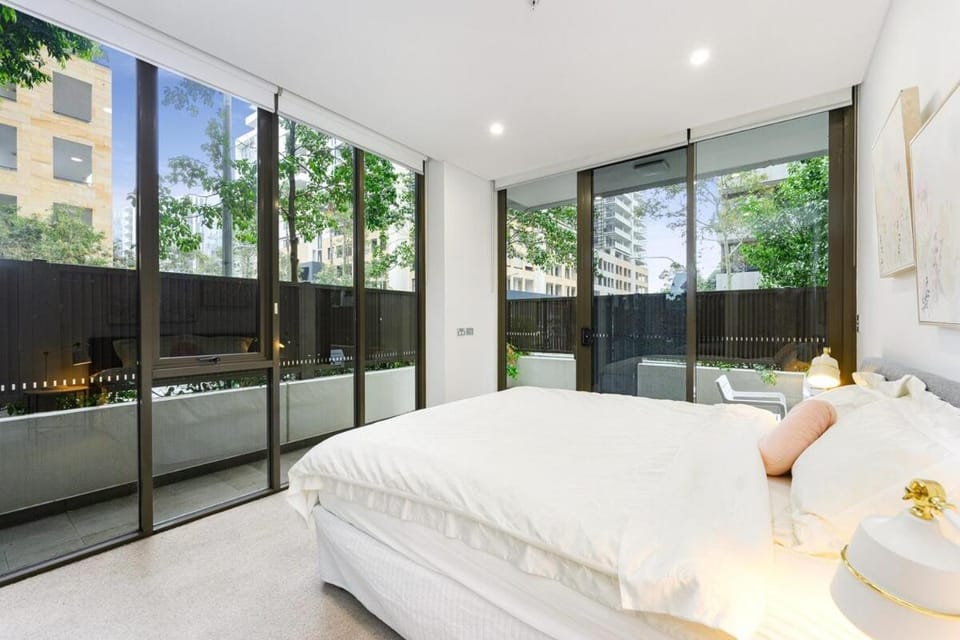 Modern 3-Bedroom Apartment Near Airport & Train Apartment in Mascot