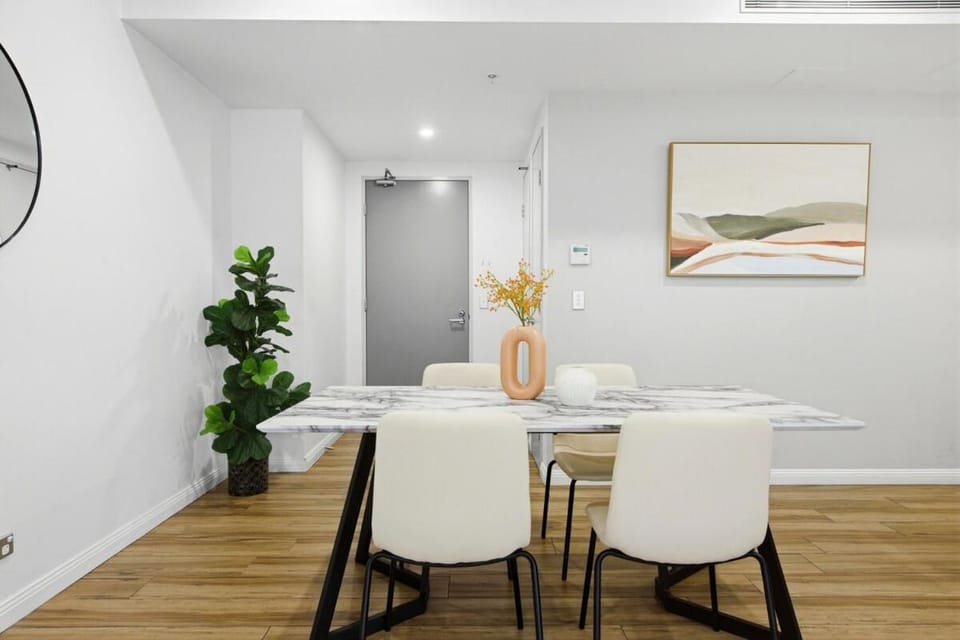 Modern 3-Bedroom Apartment Near Airport & Train Apartment in Mascot