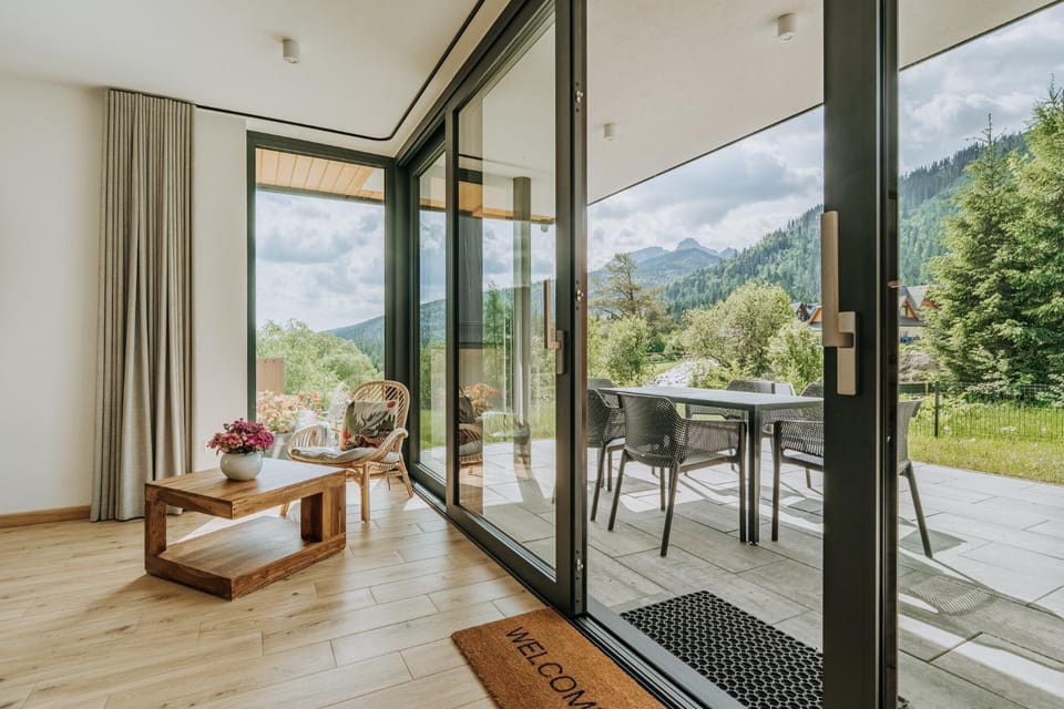 Balcony/Terrace, Seating area, Mountain view