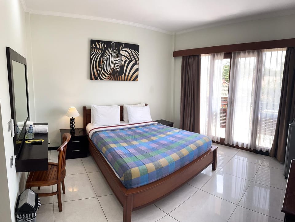 Bed, TV and multimedia, Photo of the whole room