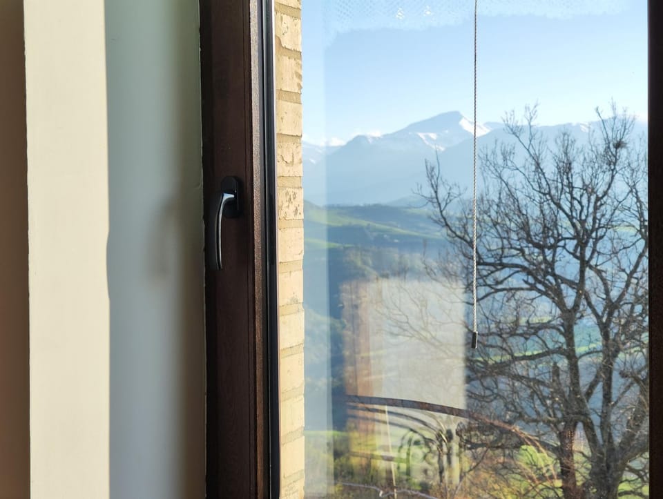 GrazieSole Agriturismo mattone upstairs e downstairs Farm Stay in Marche