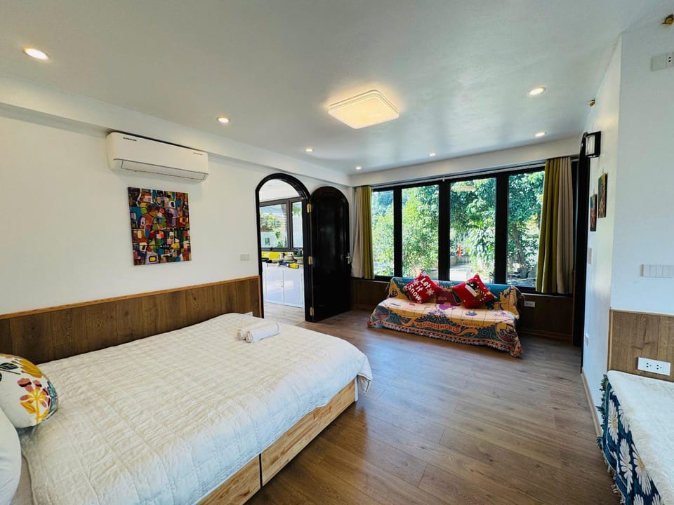 Living room, Seating area, Bedroom
