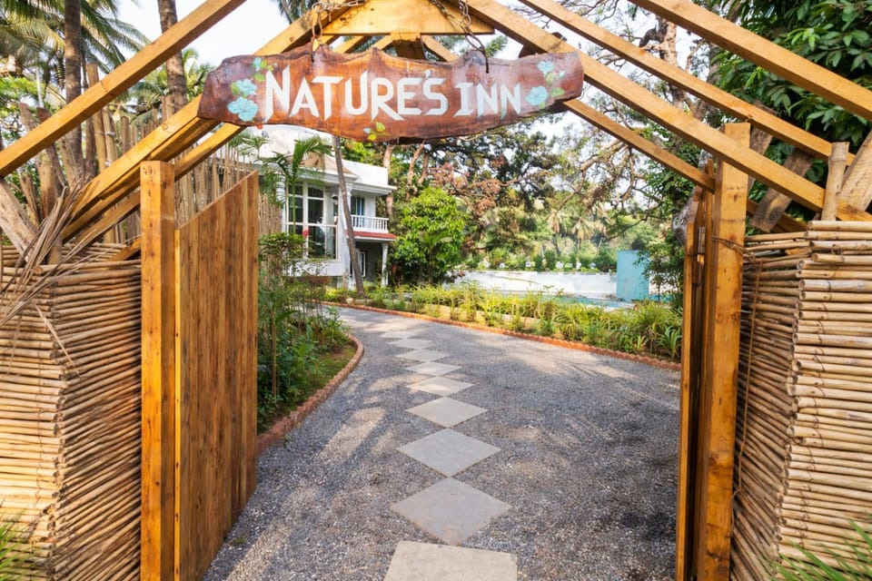 Facade/entrance, Day, Natural landscape, Garden, Garden view