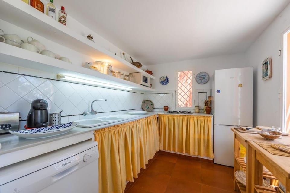 Kitchen or kitchenette, dishwasher, stove, toaster